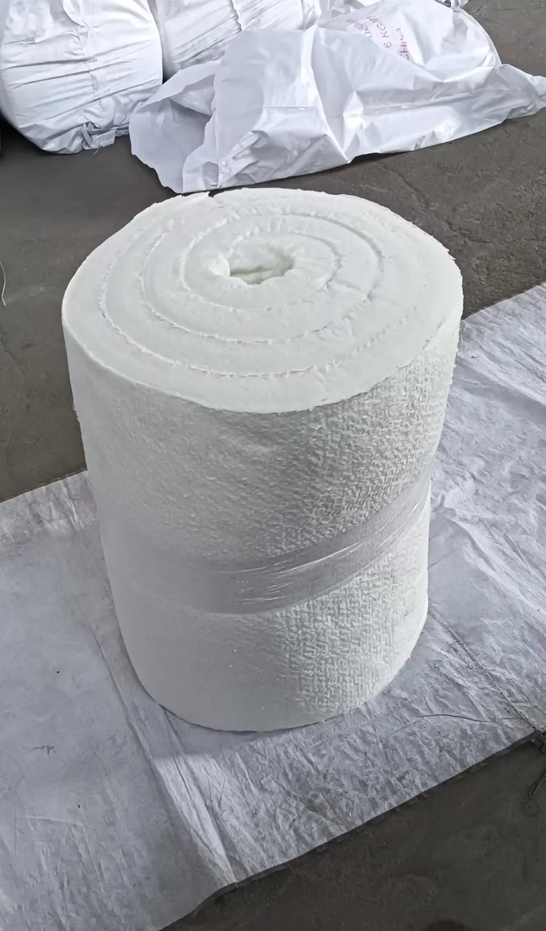 Energy-Saving Ceramic Fiber Blanket Resists 1260°C - Ideal for Back-up Insulation and Industrial Thermal Barriers