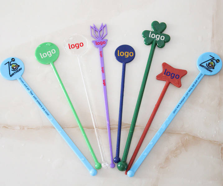 Пластиковый стикер для напитков с логотипом