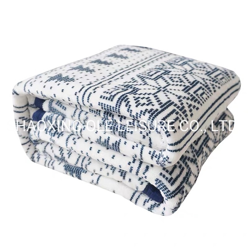 Теплый плед из шерпы с новогодним принтом