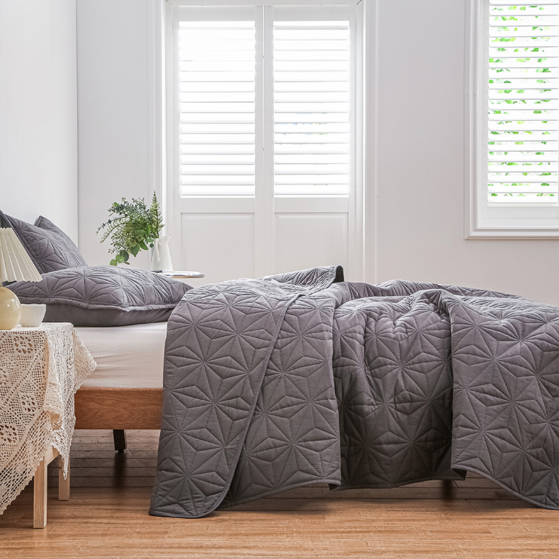 Factory Price 3PCS Quilting Solid Color Microfiber Bedspread with Two Pillowcases for Coverlet Bed Cover Set