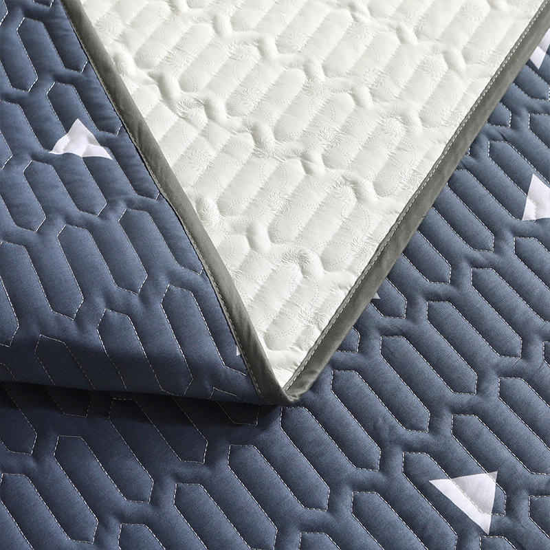 Waterproof Protectors Cheap Mattress Pad Blocks Dust Mites Motel Fitted Topper Beddings Three and Four -Pieces Suit