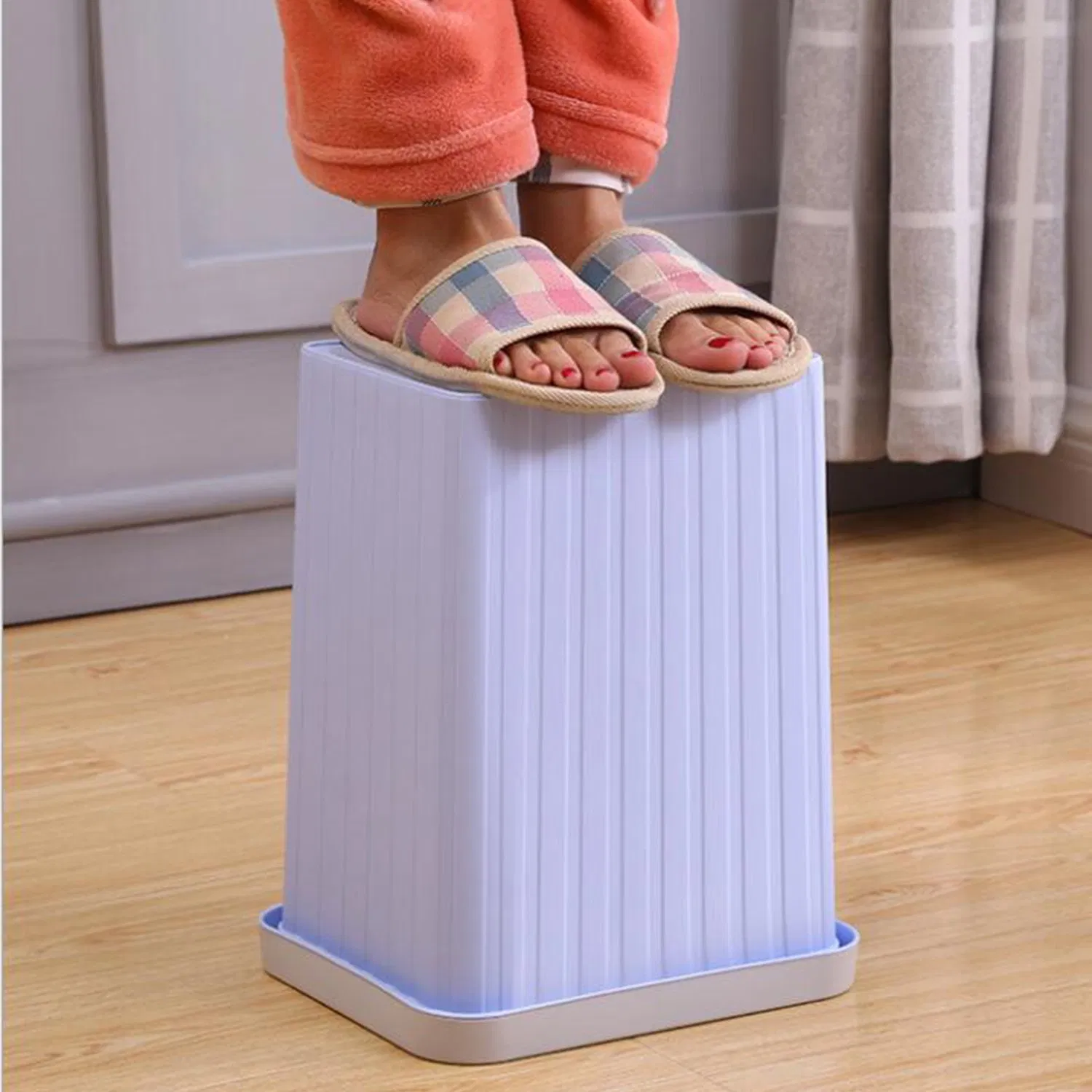 Настольная урна с педалью, пластиковая