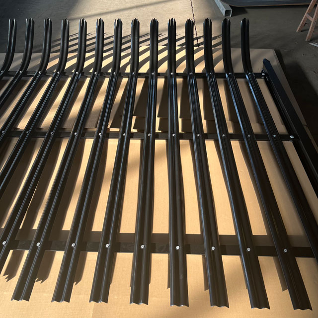China Factory Hot DIP Galvanized Triple Point High Security Steel Palisade Barrier