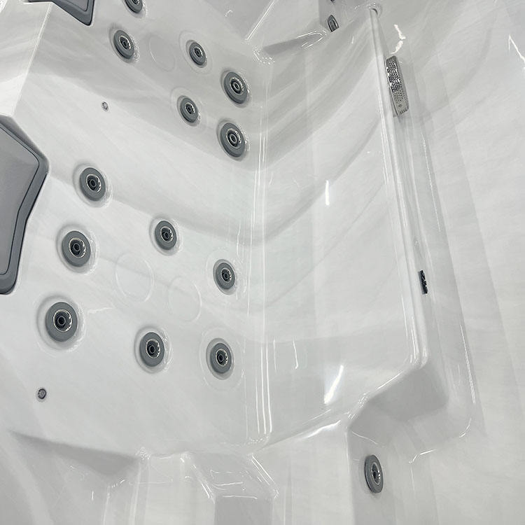 Большой СПА-бассейн с умной системой Balboa на 5 человек