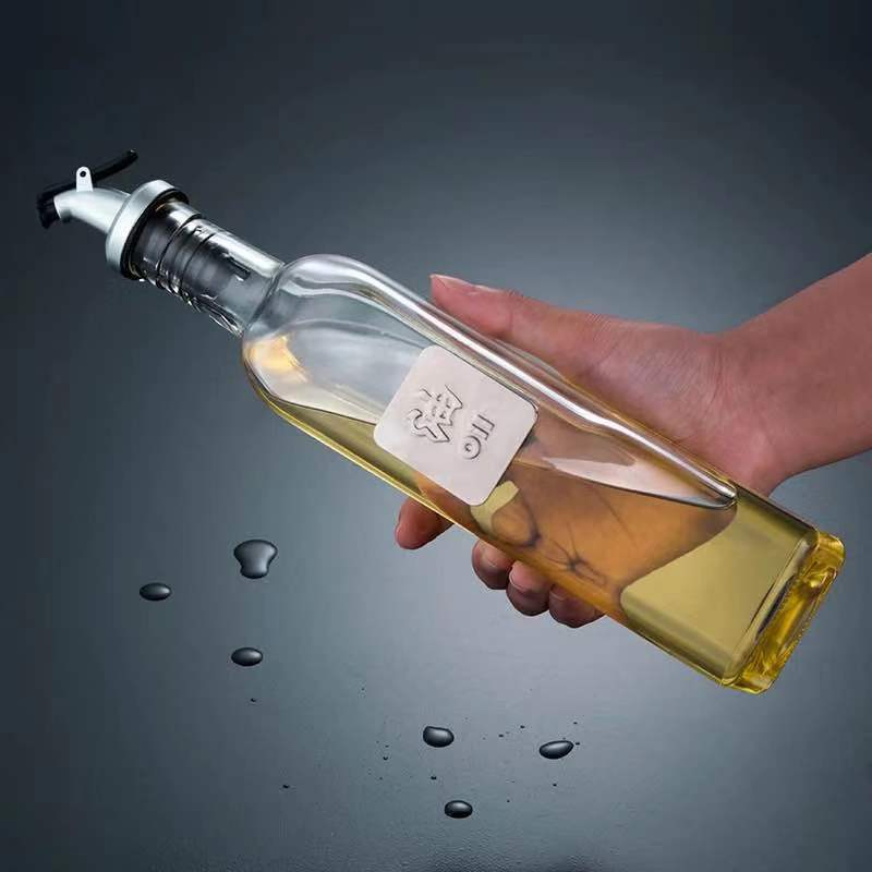 New Arrival Kitchen Vinegar Glass Cooking Olive Oil Bottle with Pourer Spout for Condiment Soy Sauce