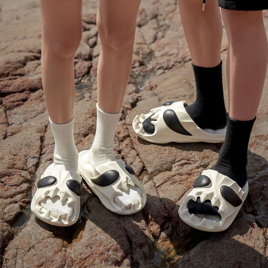 Custom Logo EVA Slippers Men's Light Weight Cloud Pillow Slides Venom Slippers
