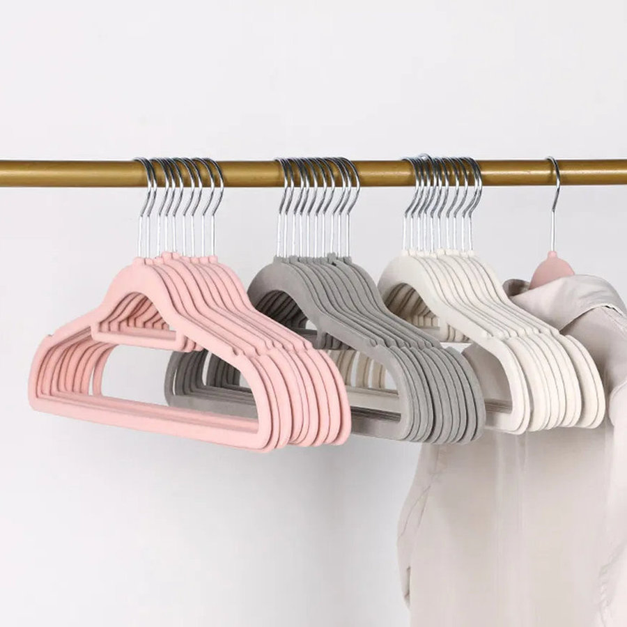 Вешалка велюровая не деформируемая RY19698