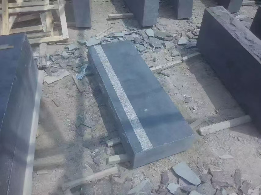 Chinese Natural Dark Bluestone Antique/Sawn/Honed/Chiseled/Flamed Blue Limestone for Steps Stairs Pavers Wall Stone