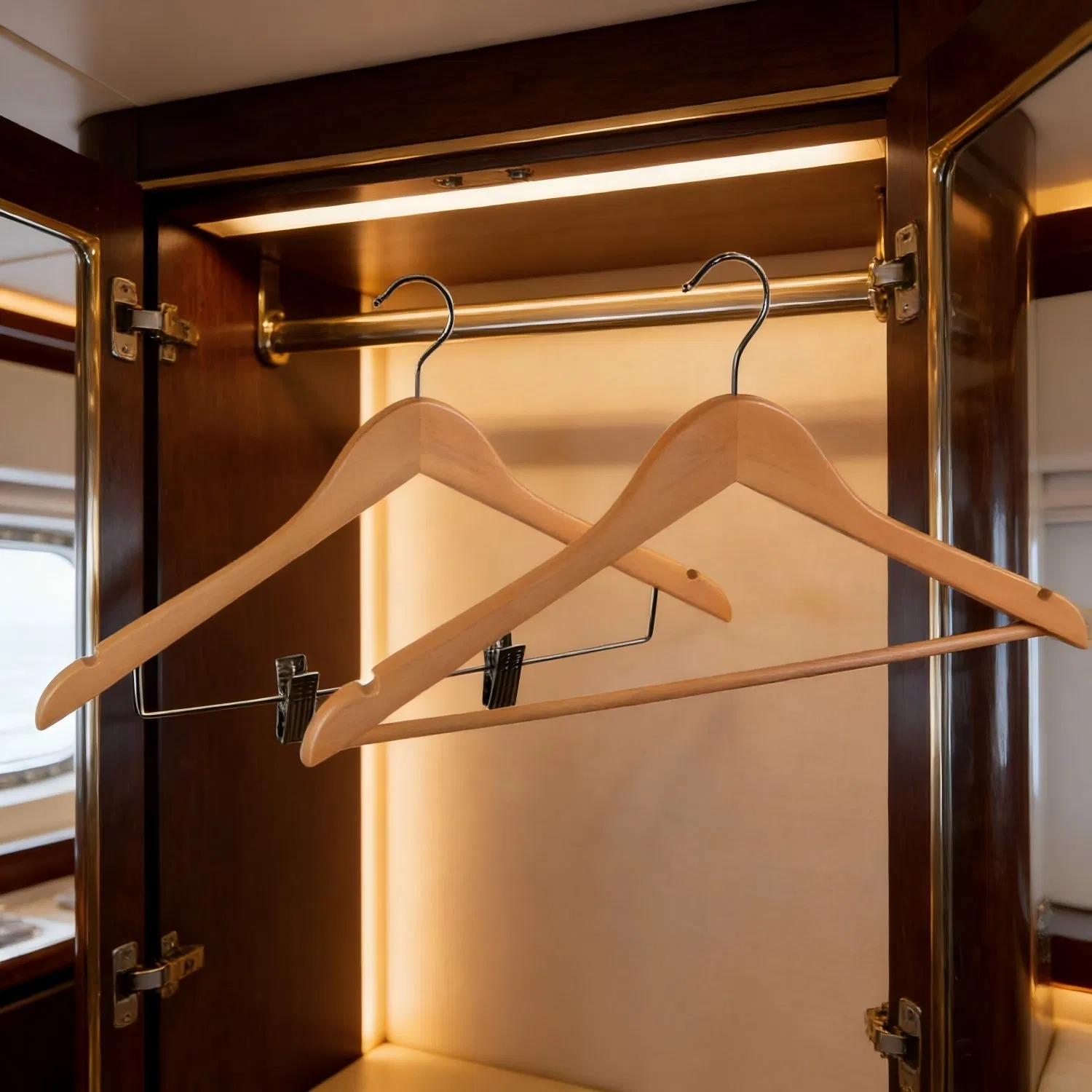 Wholesale Eco-Friendly Solid Wood Clothes Hanger for Hotel Resort SPA Cruise Commercial Use