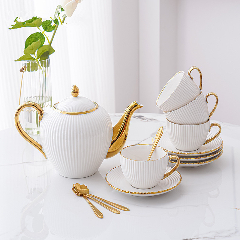 Керамическая чашка с блюдцем для кофе и чая