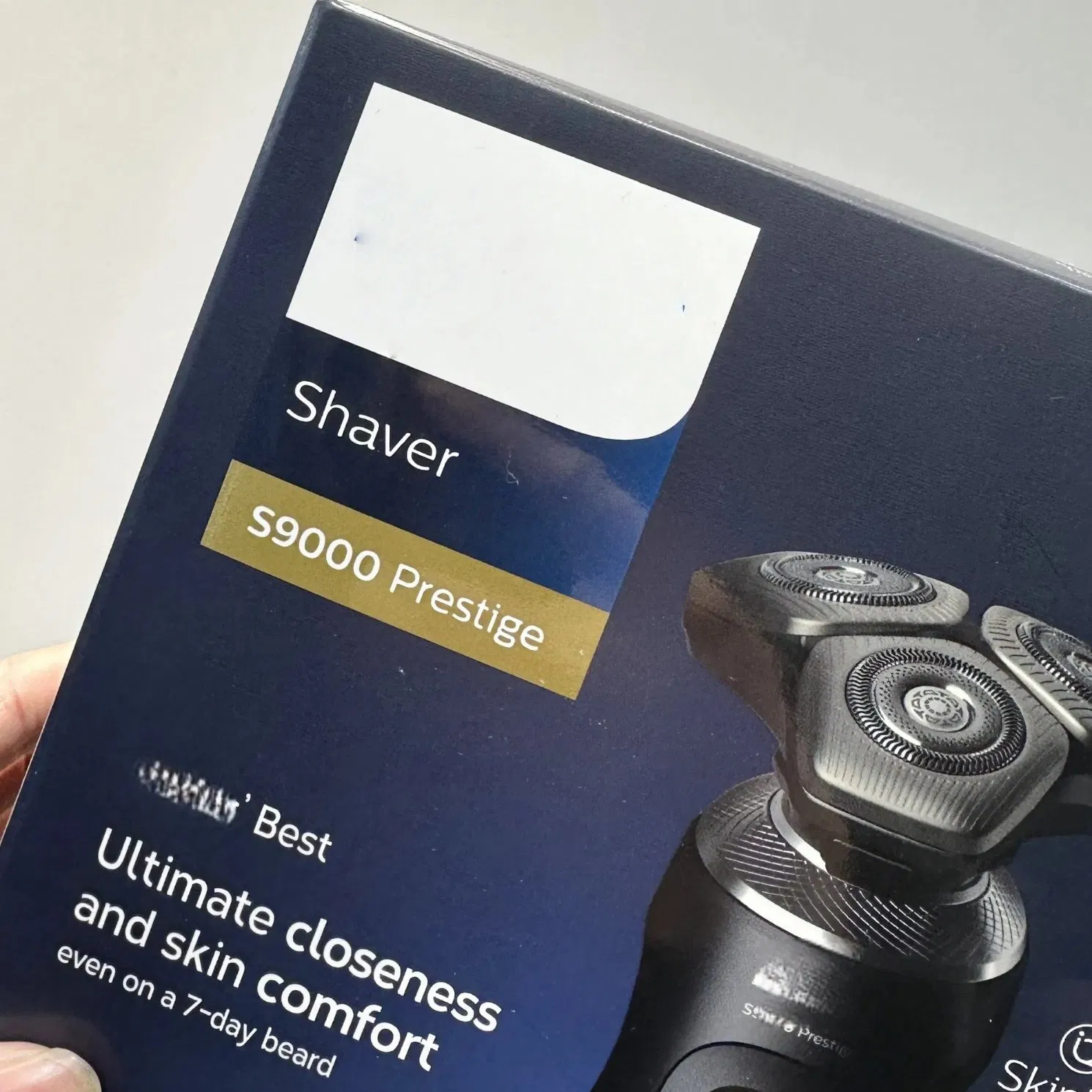 Phelips Norelco 9400 Waterproof Electric Shaver with Bikini Razor Accessory