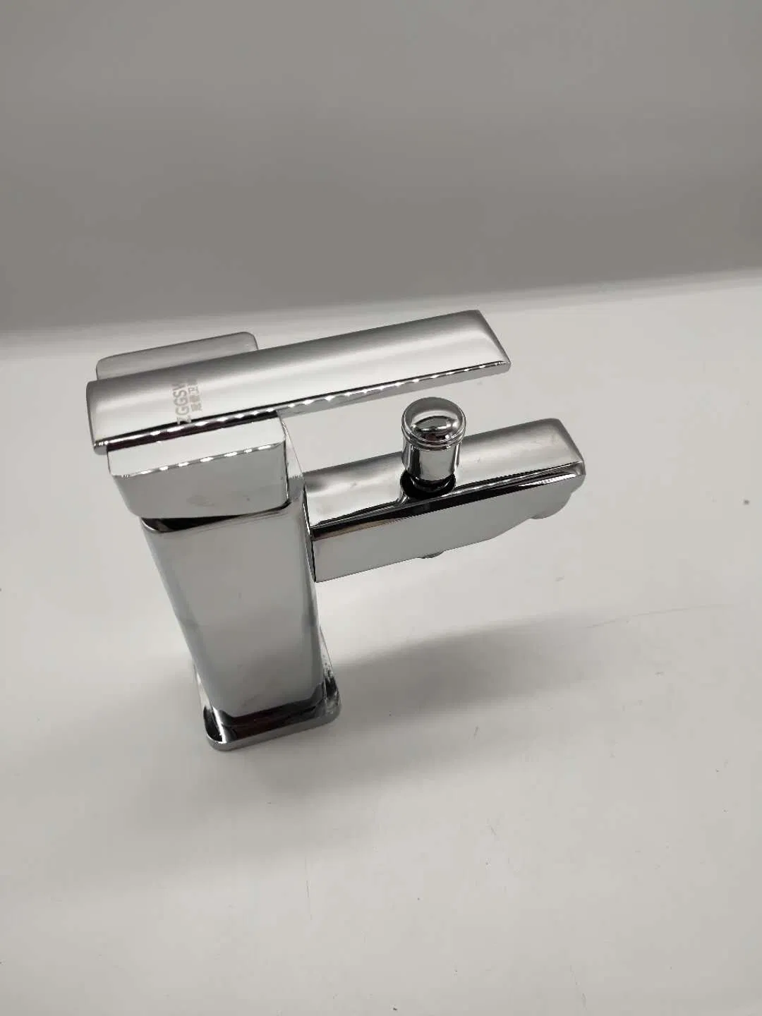 Single Handle Bathroom Faucet with Cold Function