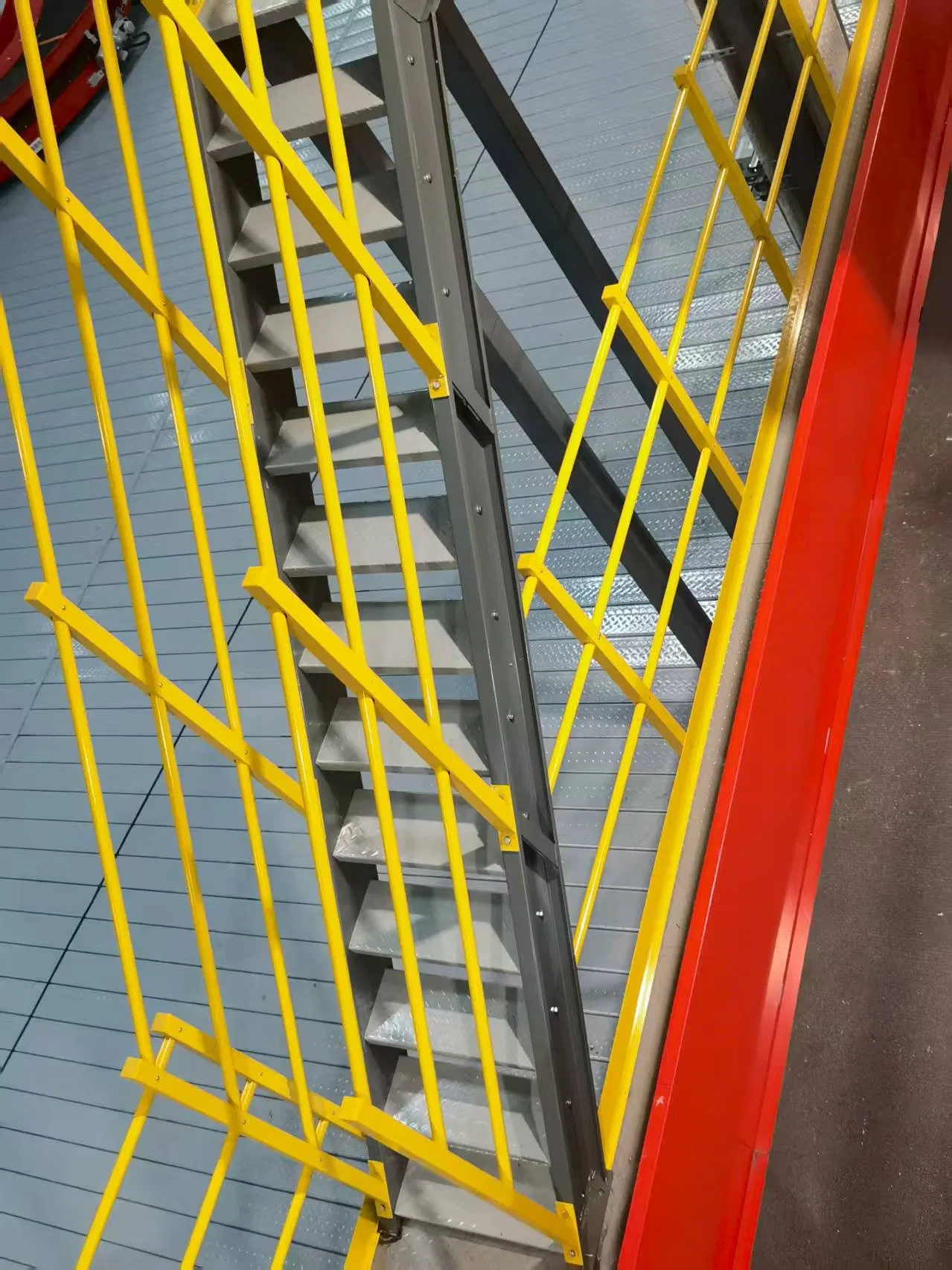 Factory Price Resistant to Rust Commercial Steel Staircases for Factory Workshop