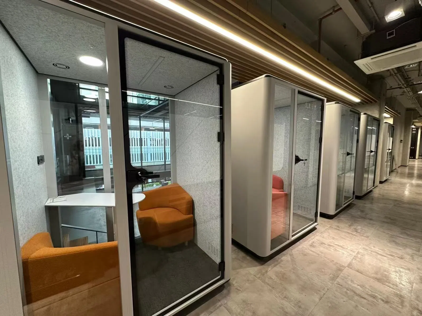 Eco-Friendly Movable Soundproof Phone Booth for 4 People