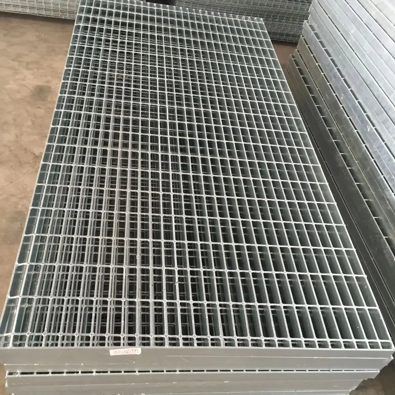 Durable Outdoor Galvanized Metal Grating for Heavy Duty Use