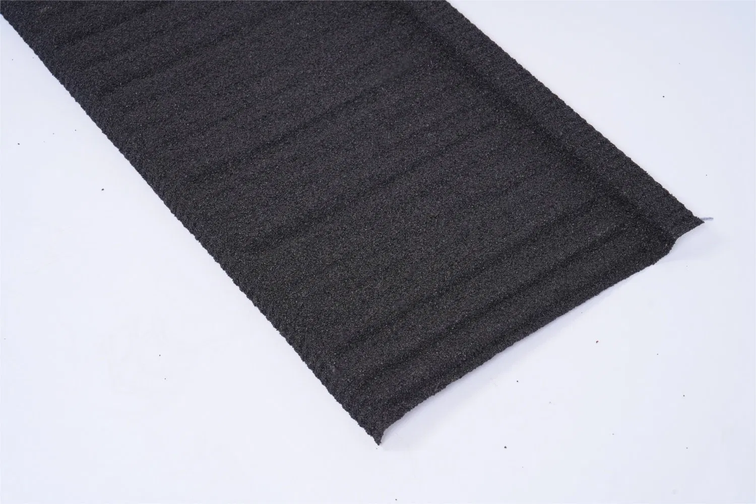 Long Span Traditional Style Stone Coated Metal Roofing Shingles for Apartments Warehouses Workshops Made of Durable Materi