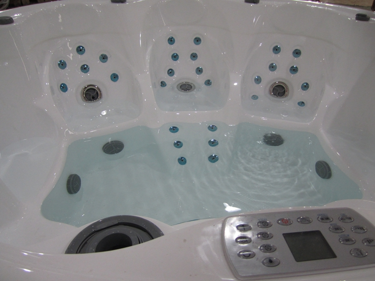 Акриловая уличная гидромассажная ванна на 7 человек