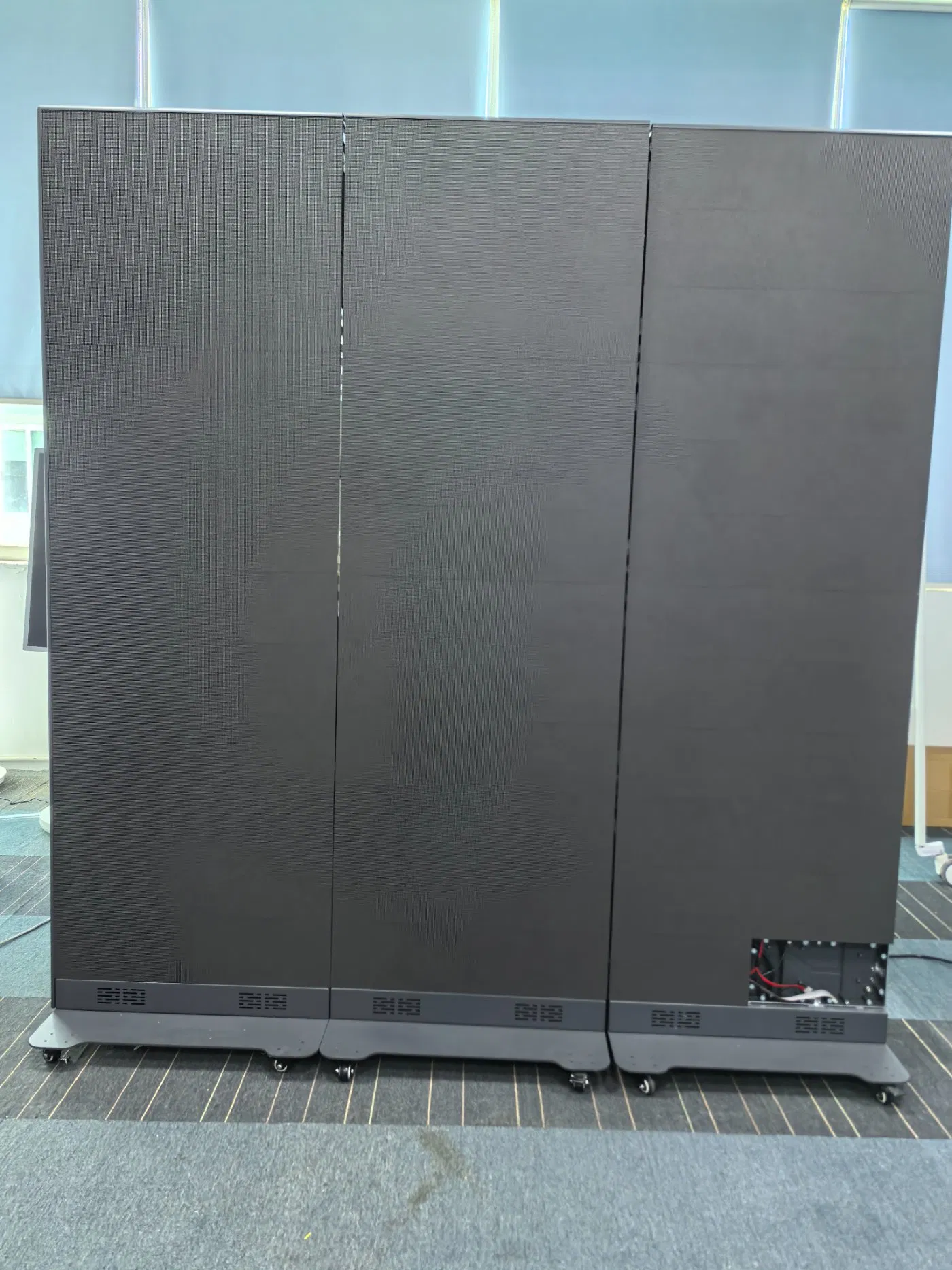 Indoor Advertising Poster LED Screen Floor Standing Full Color LED Display Digital P2.5 LED Panel Poster