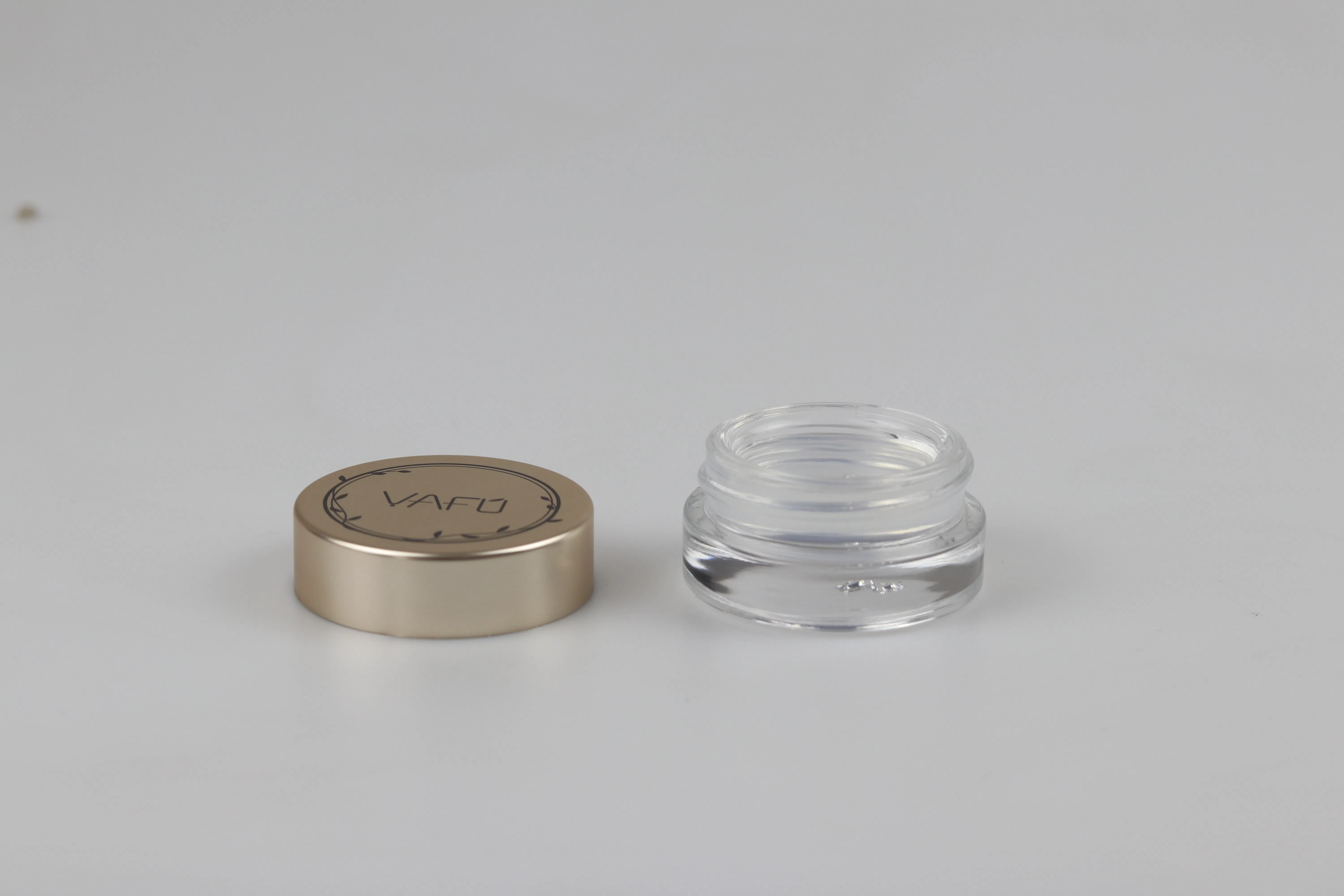 Versatile Brow Wax for Professional Makeup Artists and Beauty Experts