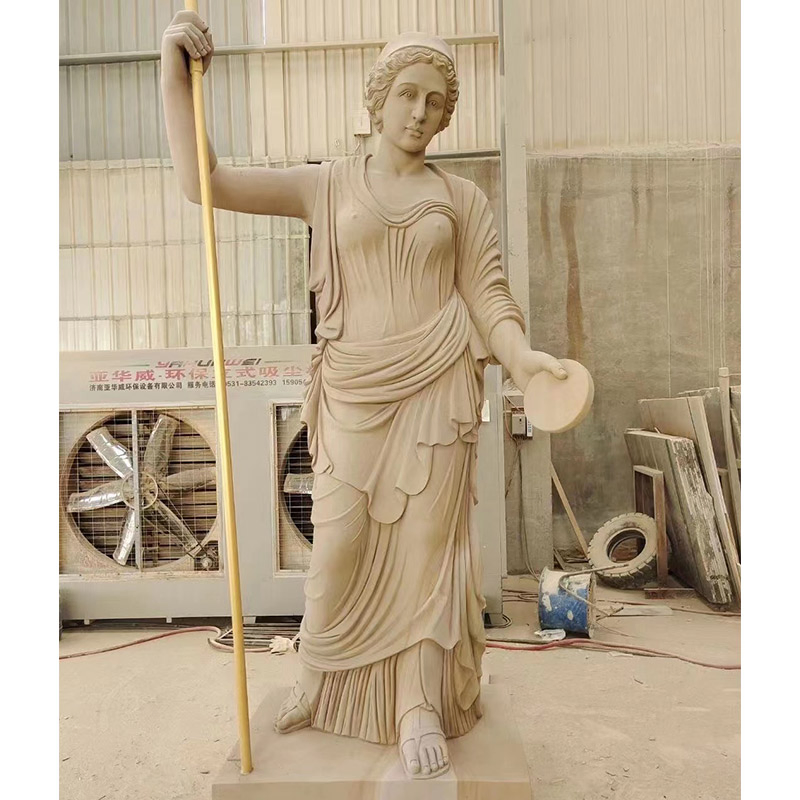 Статуя из бежевого известняка на заказ