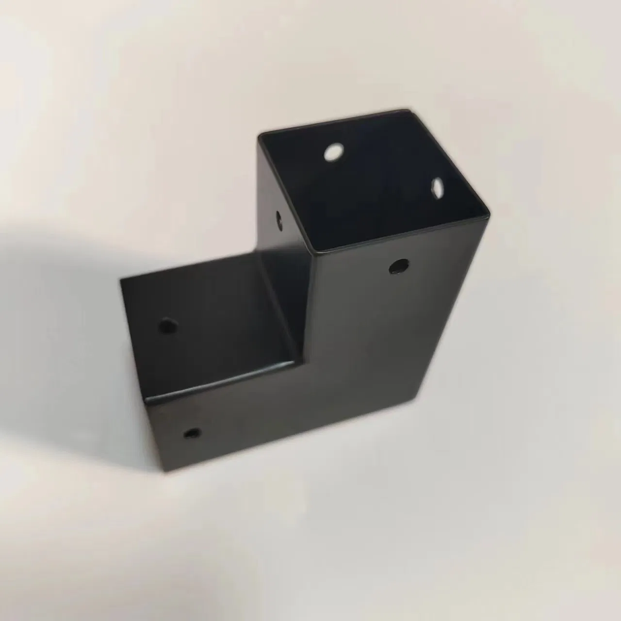 Угловой кронштейн для перголы из деревянных балок