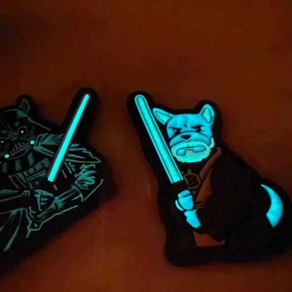 Значок силиконовый 3D светящийся с логотипом