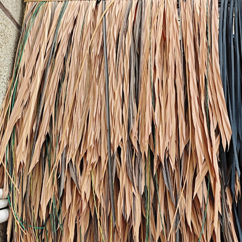 Palm Leaf Thatch Roofing for Garden Umbrella and Outdoor Bar Design