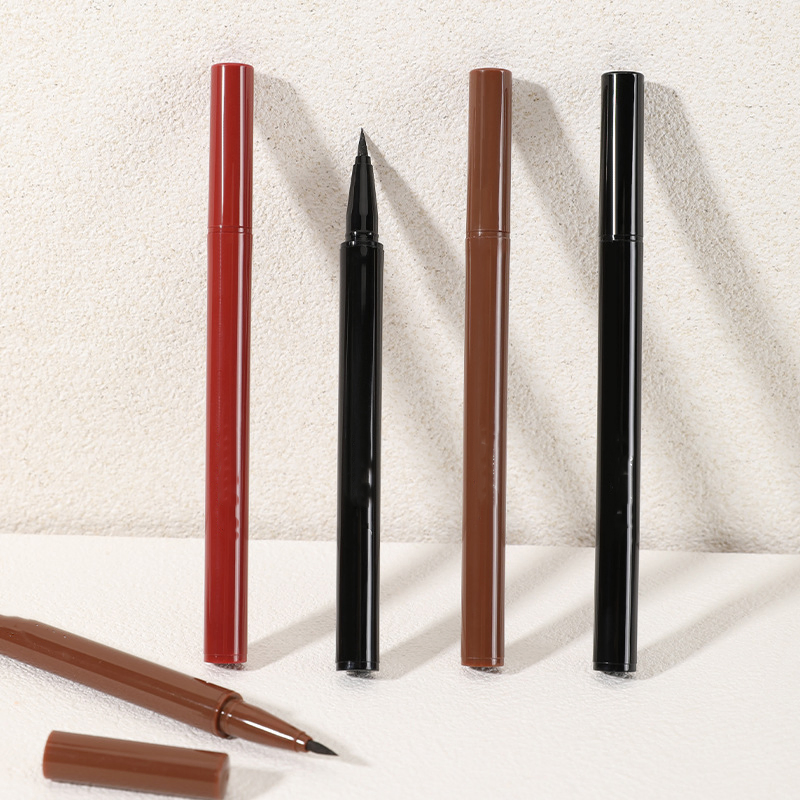 Long-Wear Liquid Eyeliner for Quick Makeup Ladies with Waterproof Formula