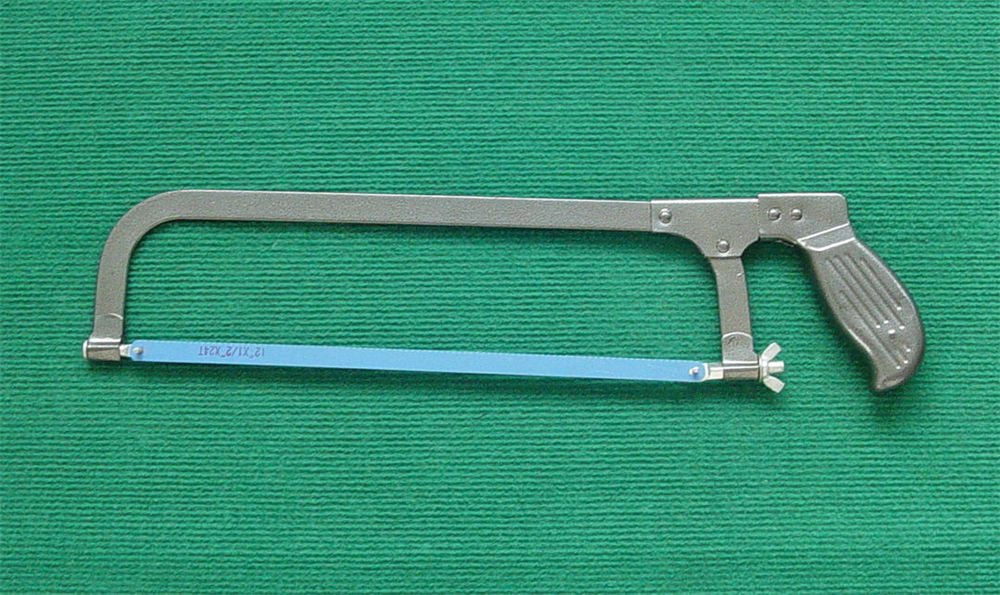 Ножовка по металлу с деревянной ручкой