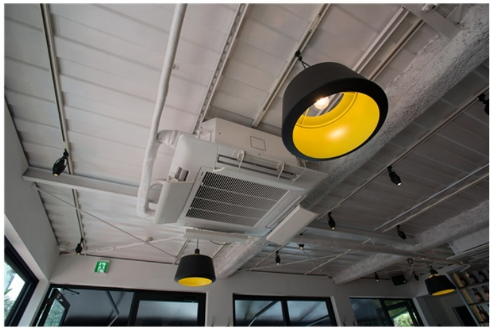 20FT/40FT Shipping Container Bar / Prefab Containers Homes /Coffee Shop Container