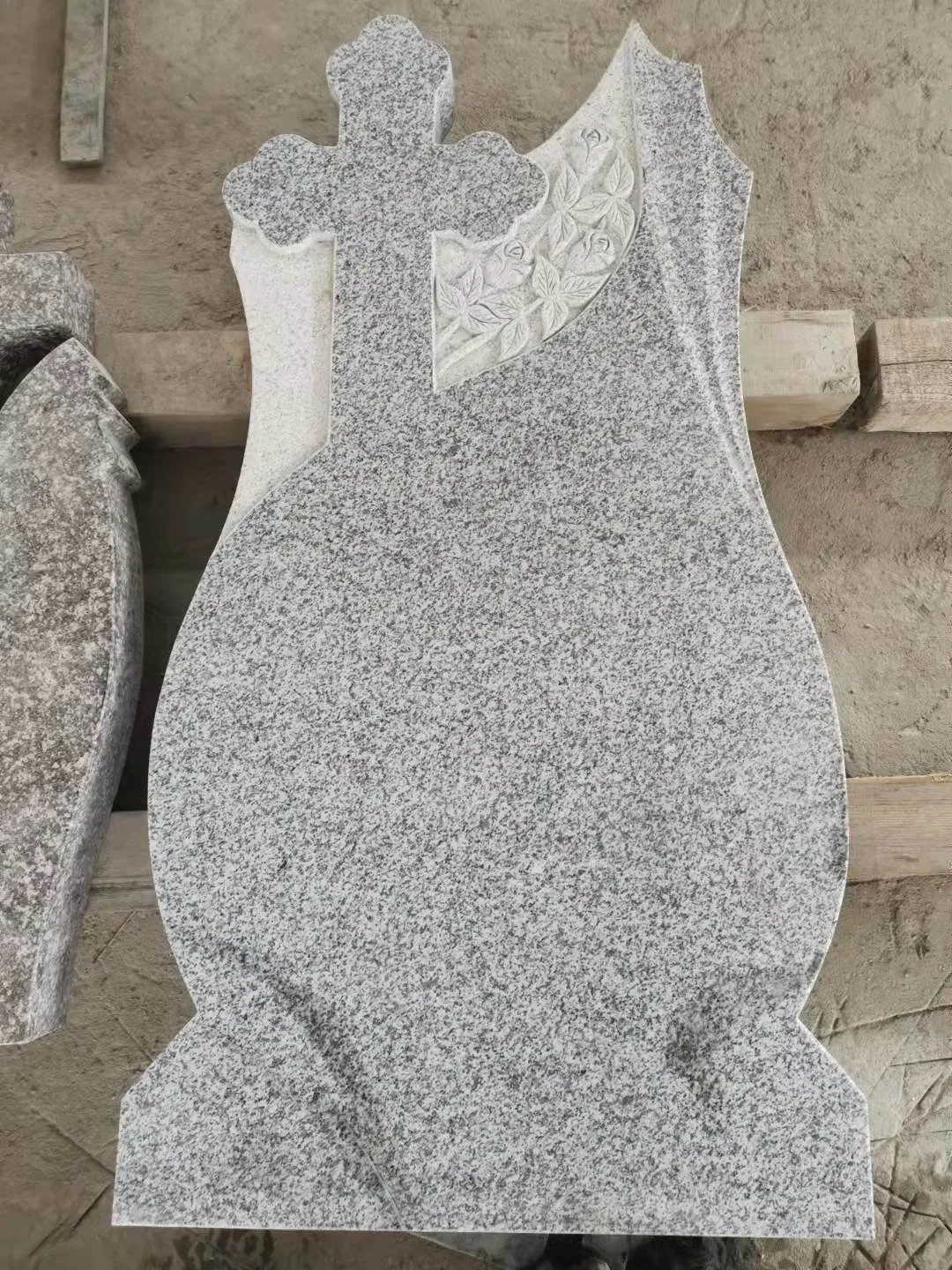 Grave Stone Wholesale Black/White/Grey Granite Cheap Angel/Heart/Butterfly Monuments Headstones Tombstones
