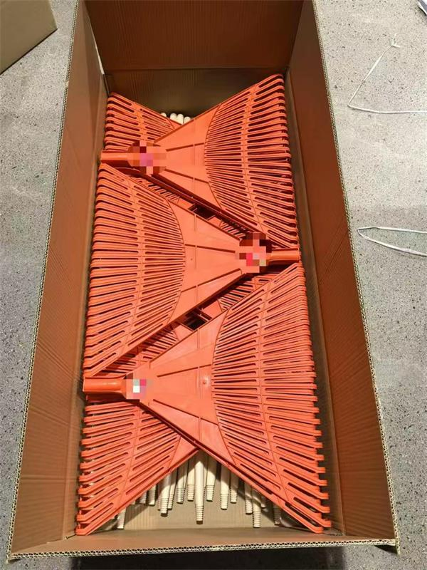 Good Quality High Elasticity Agricultural Hand Garden Tools Plastic Hay Leaf Rake with Wooden Handle