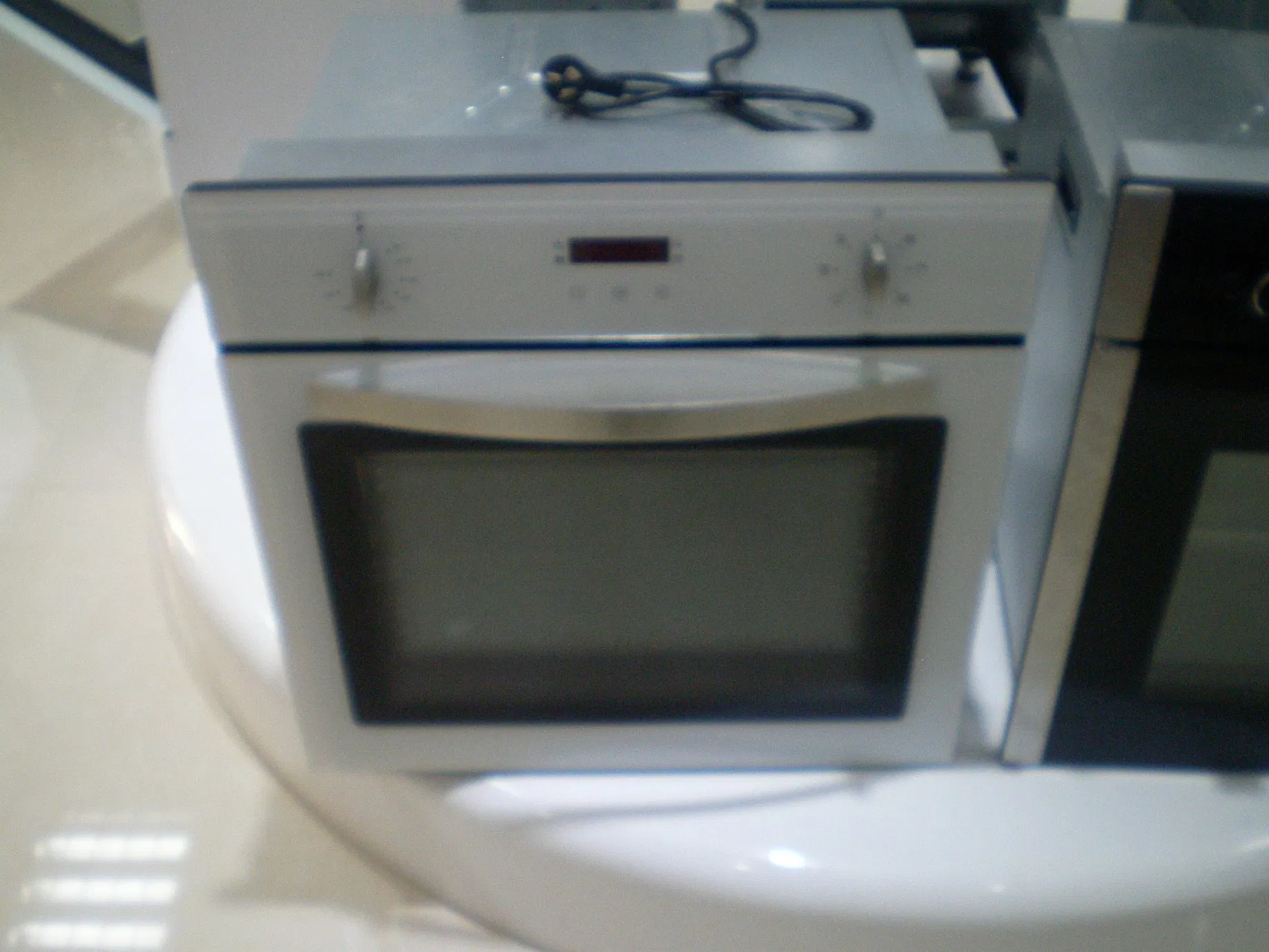 20L Stainless Steel Microwave Oven Grill 220V 50Hz 700W Output Electric Power Source Class Energy Efficiency Black