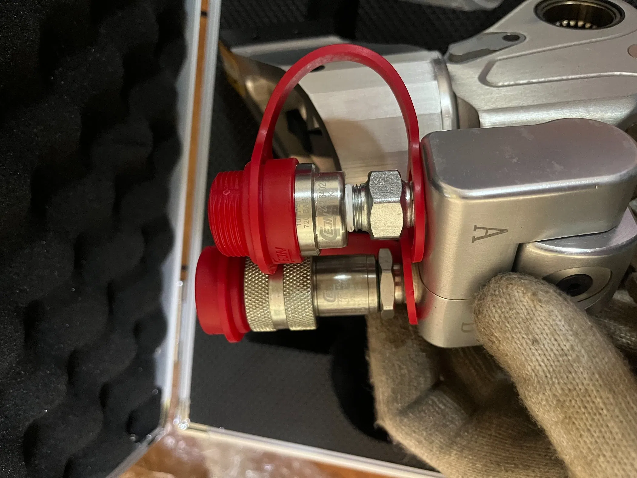 Dual Purpose, Multi Functional, Practical Hydraulic Torque Wrench