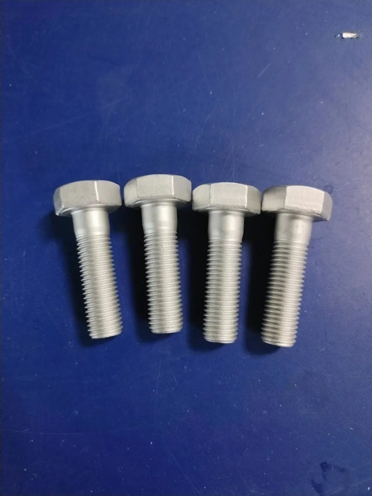 Hex Head Bolt with Chamfer, Grade 8.8, Dacromet, Resistant to 500 Hours Salt Spray Test 6g Gauge After Coating