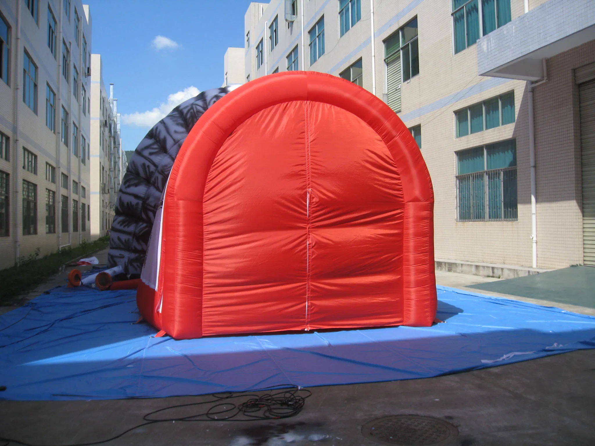 2023new Popular Inflatable Bear Tunnel