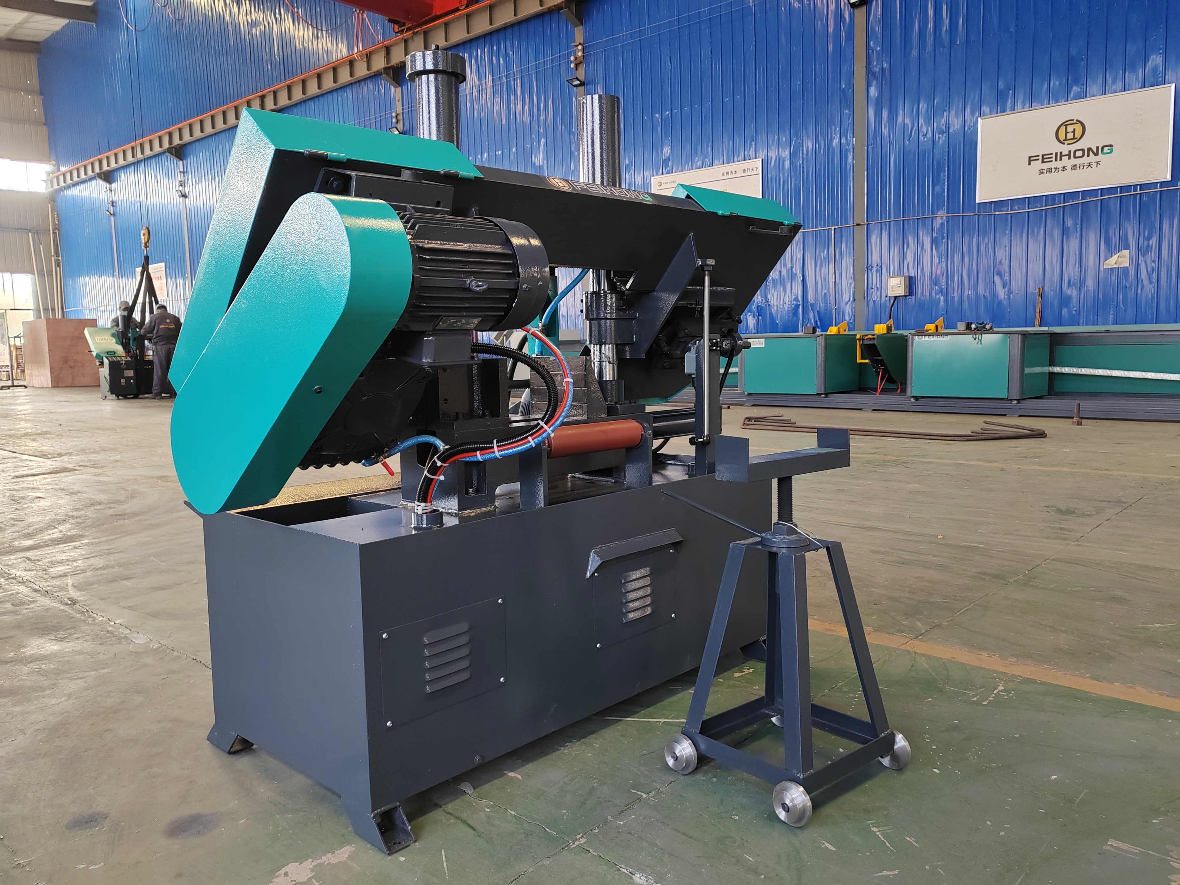 Ленточная пила полуавтоматическая 300 мм универсальная