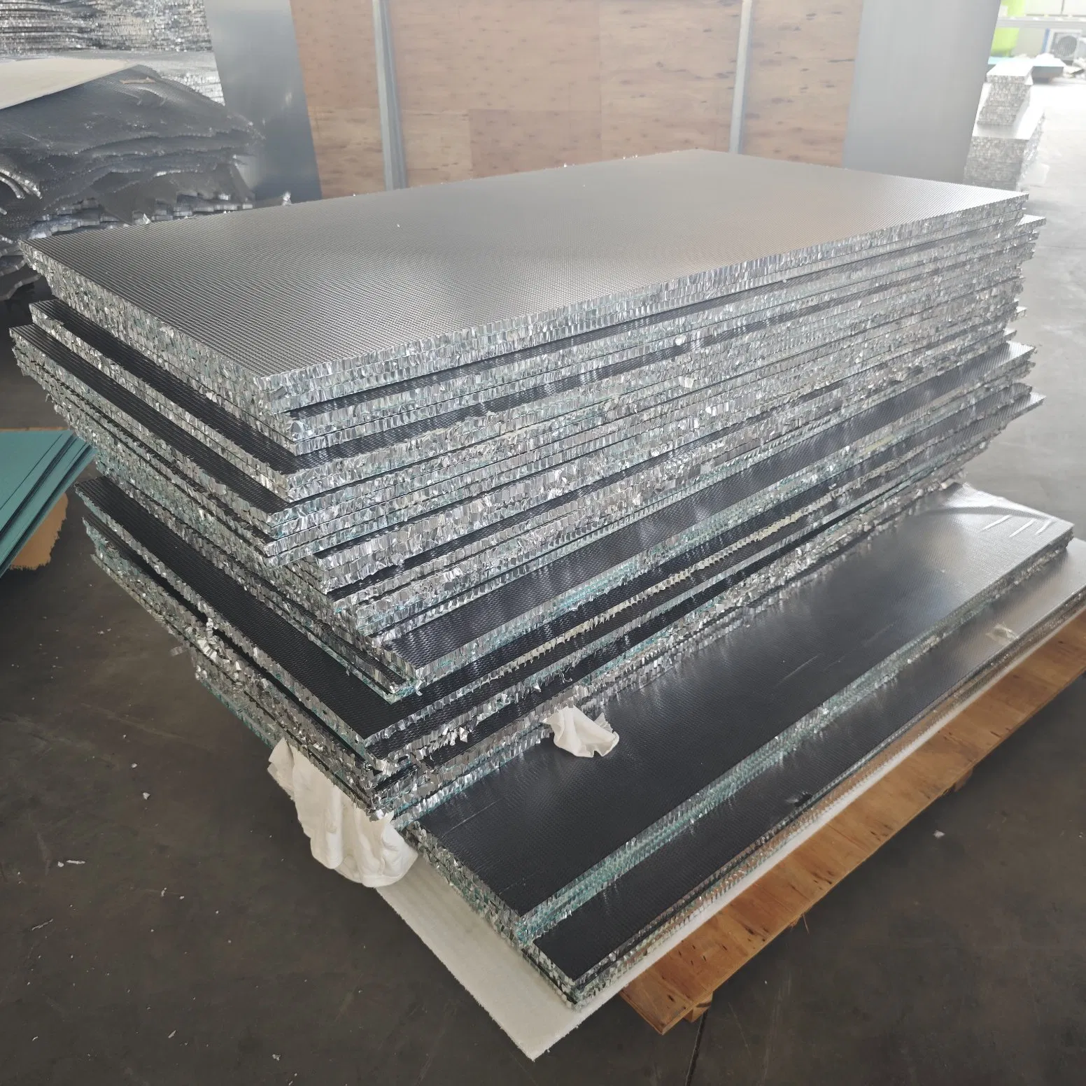 Contemporary Aluminum Ceiling Panels for Elegant Home Designs