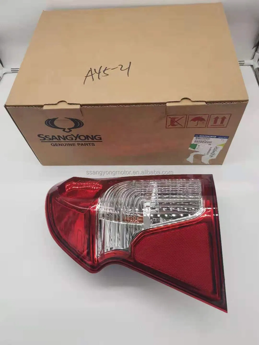Premium задний фонарь SsangYong для Actyon, Kyron, Korando (C8360132500, 8360232500, 8360132600, 8360232600)