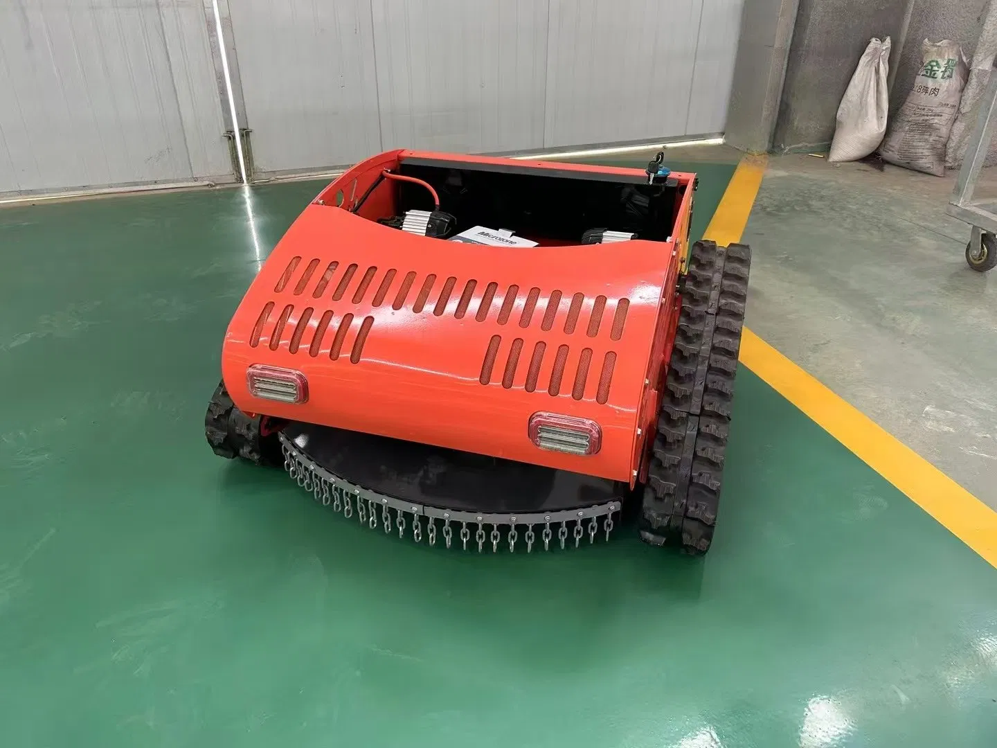 Самоходная газонокосилка с бензиновым двигателем