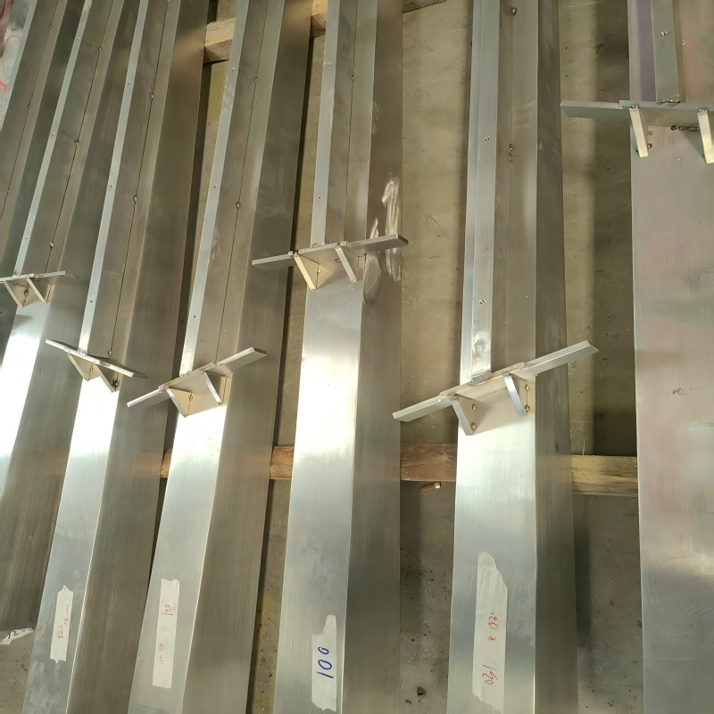 Heavy-Duty Metal Steel Fence Post for Industrial Water Zones