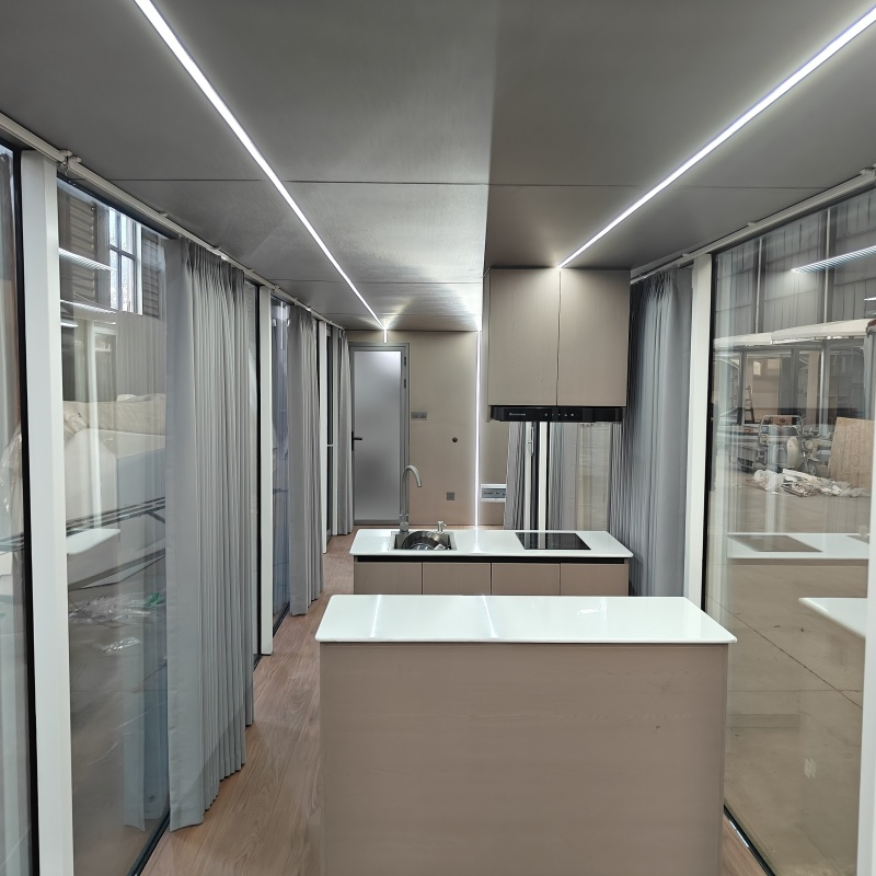 40 FT Prefabricated Luxury Apple Cabin Hotel for South America