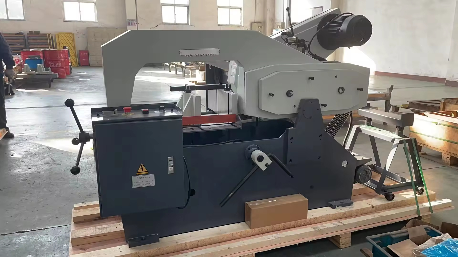 Станок ленточнопильный горизонтальный по металлу HS7132