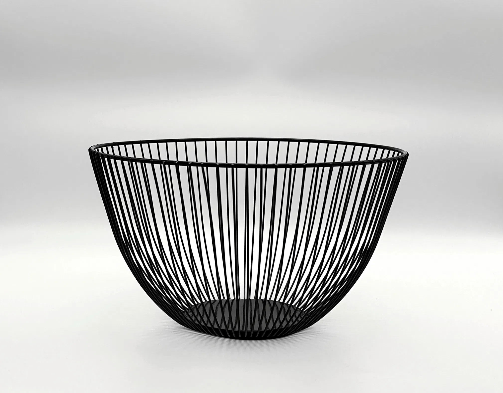 Стильная металлическая фруктовница для современного дома