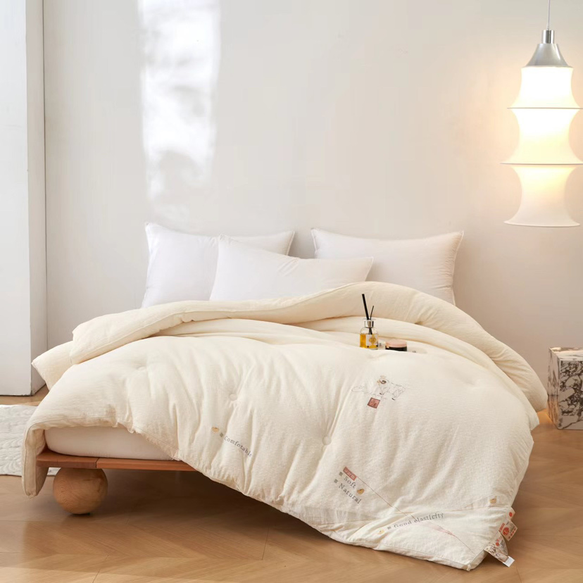 Hot Selling Soybean Filled Quilts for Autumn and Winter, Suitable for Use with Air Conditioners