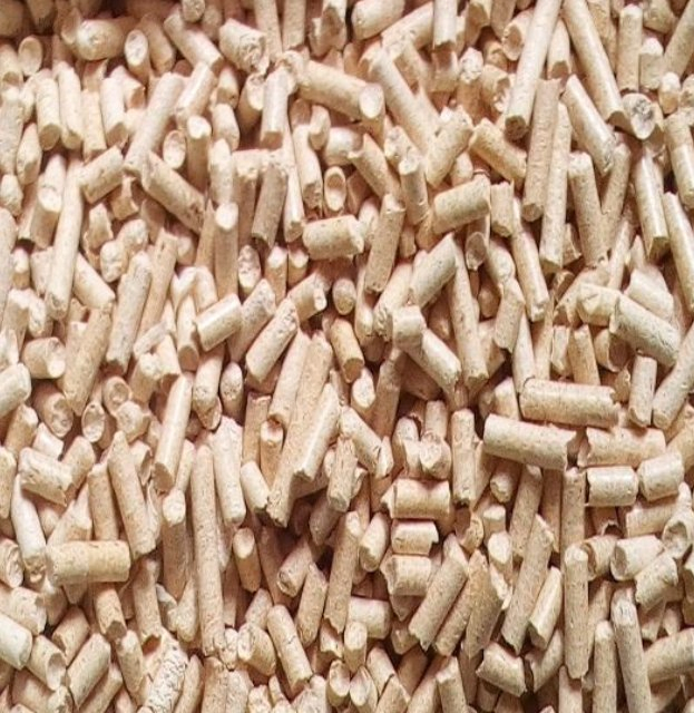 Premium 100 % Pine Wood Pellets 6mm En Plus A1 Class Pellet in 15kg Bags Wood Pellets for Heating