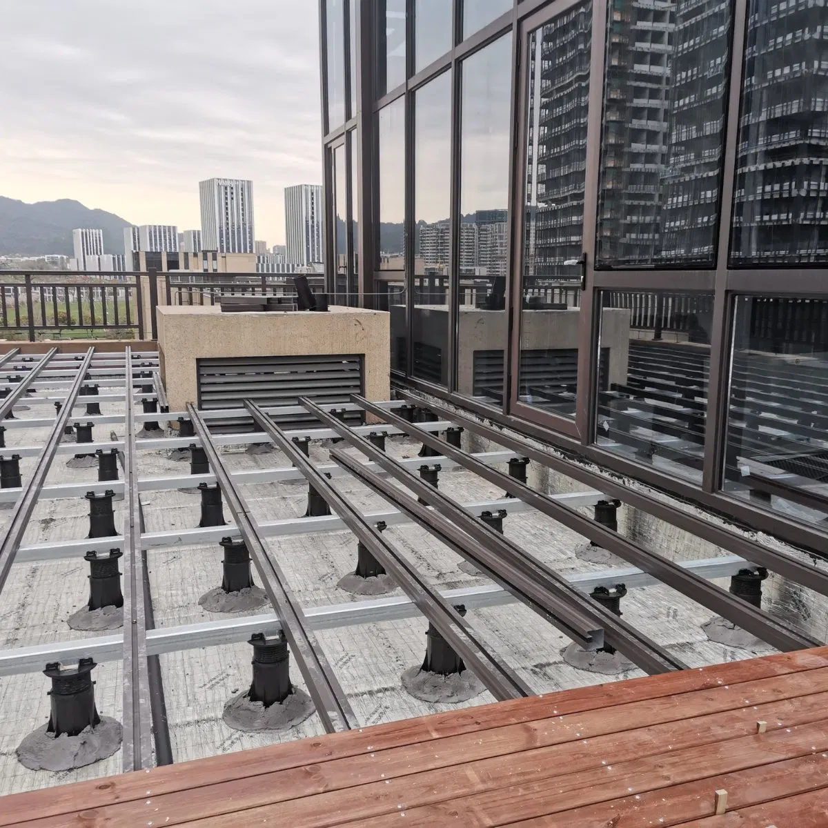 Raised Flooring System Outdoor Floor Deck Support Fixed Pedestal Joist