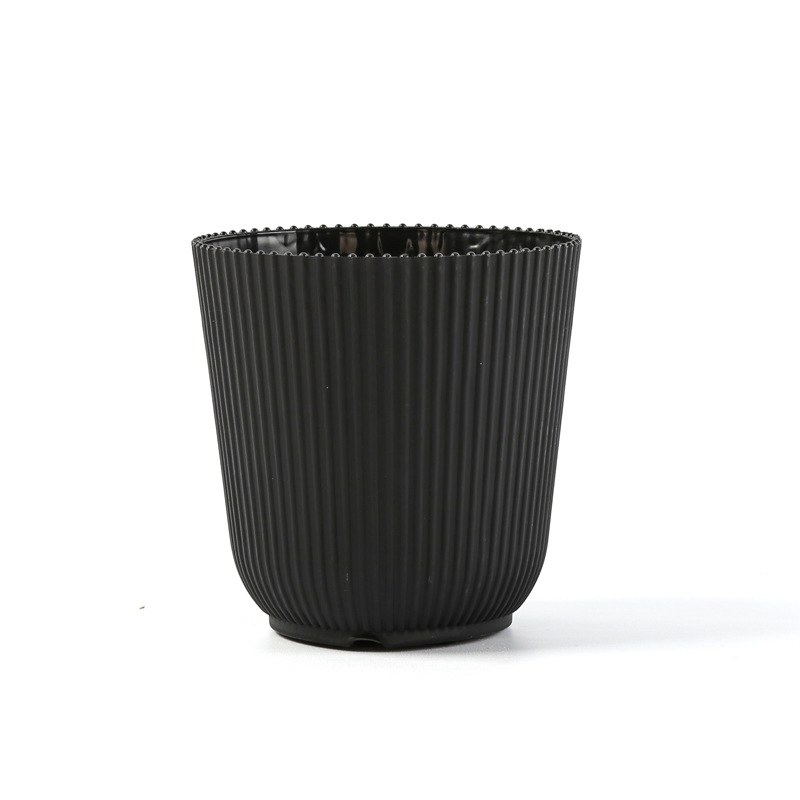 Круглый цветочный горшок с вертикальными полосками