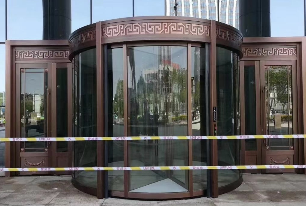 Customized Color Modern Design Doors Kit 2 3 4 Wing Automatic Revolving Rotating Door Manufacturer