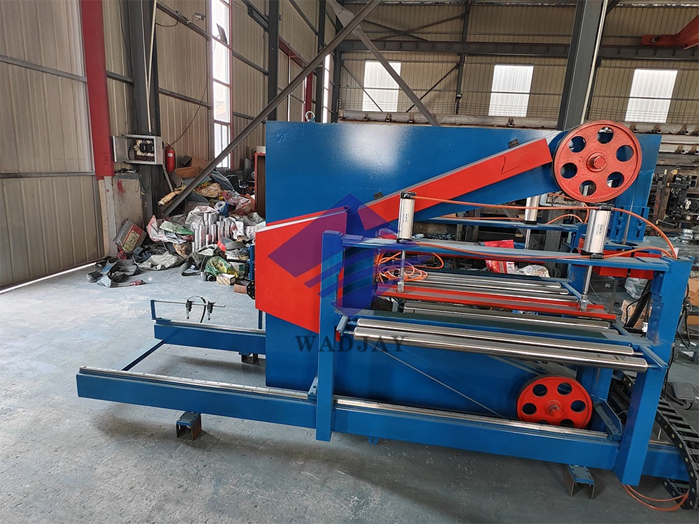 Станок ленточнопильный для сэндвич-панелей